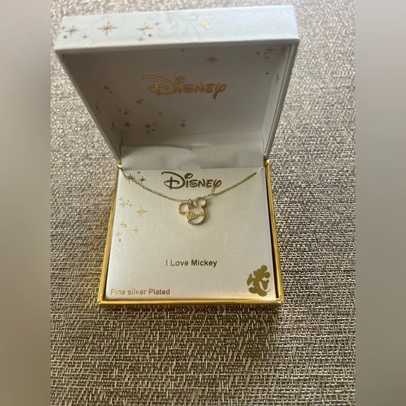 New! Disney necklace - Picture 1 of 3